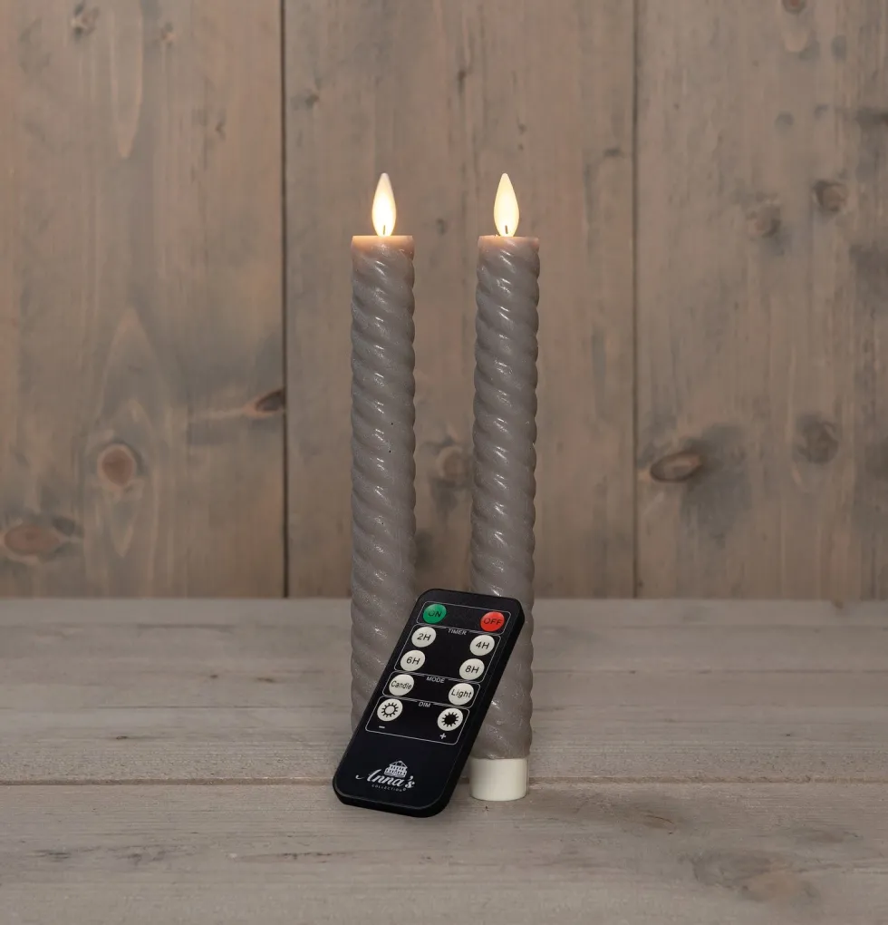 Anna's Collection LED dinerkaars Swirl bewegende vlam met timer taupe D 2,2 H 23 cm 2 stuks