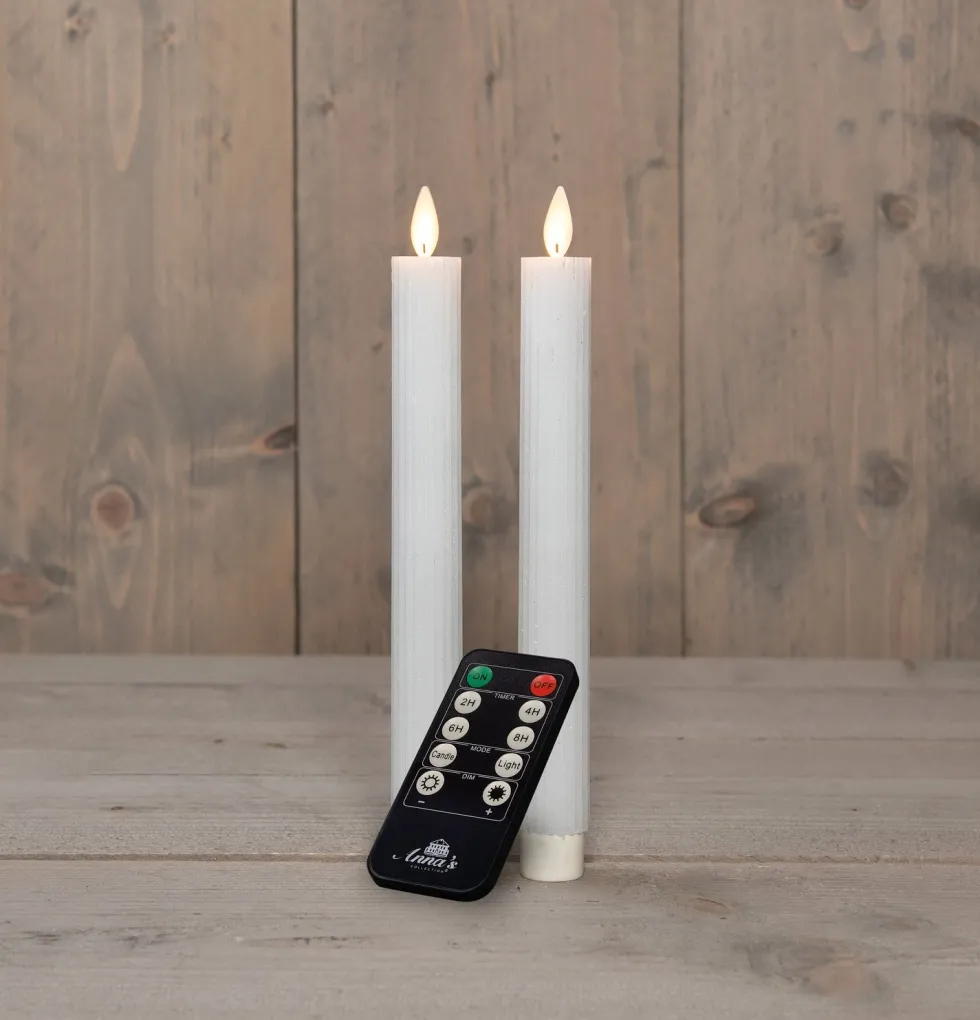 Anna's Collection LED dinerkaars Rib bewegende vlam met timer wit D 2,2 H 23 cm 2 stuks