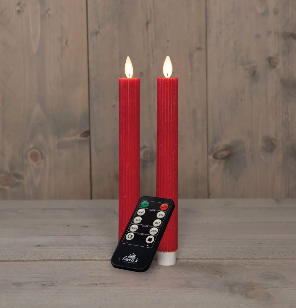 Anna's Collection LED dinerkaars Rib bewegende vlam met timer rood D 2,2 H 23 cm 2 stuks