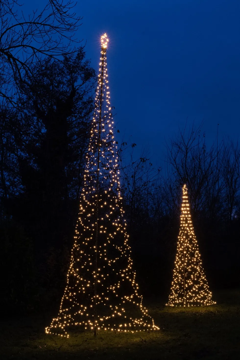 Anna's Collection vlaggenmast kerstboom met paal met 836 lampjes classic warm H 5 m