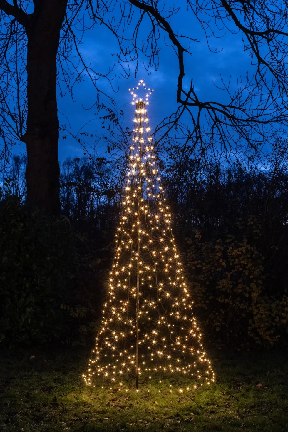 Anna's Collection vlaggenmast kerstboom met paal met 480 lampjes classic warm H 3,2 m