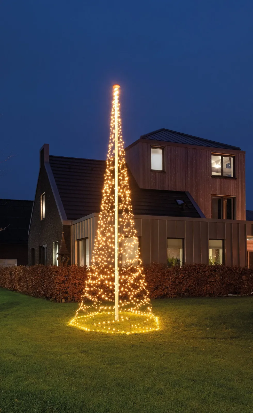 Anna's Collection vlaggenmast kerstboom met 1260 lampjes warm white H 6 m