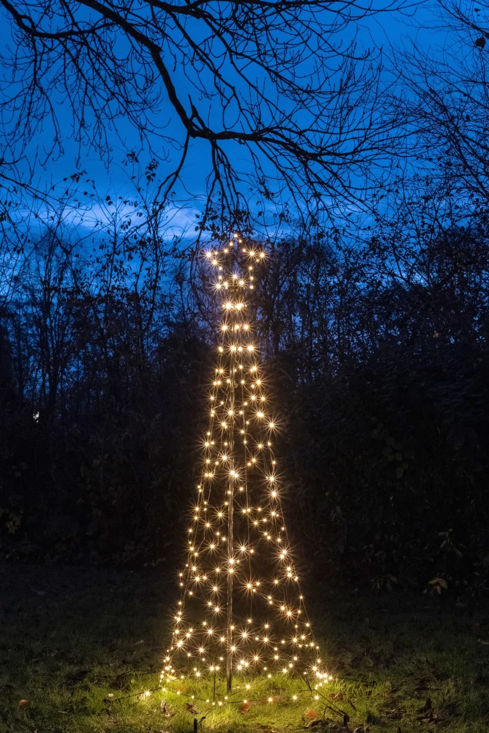 Anna's Collection vlaggenmast kerstboom met paal met 236 lampjes classic warm knipperfunctie H 2 m