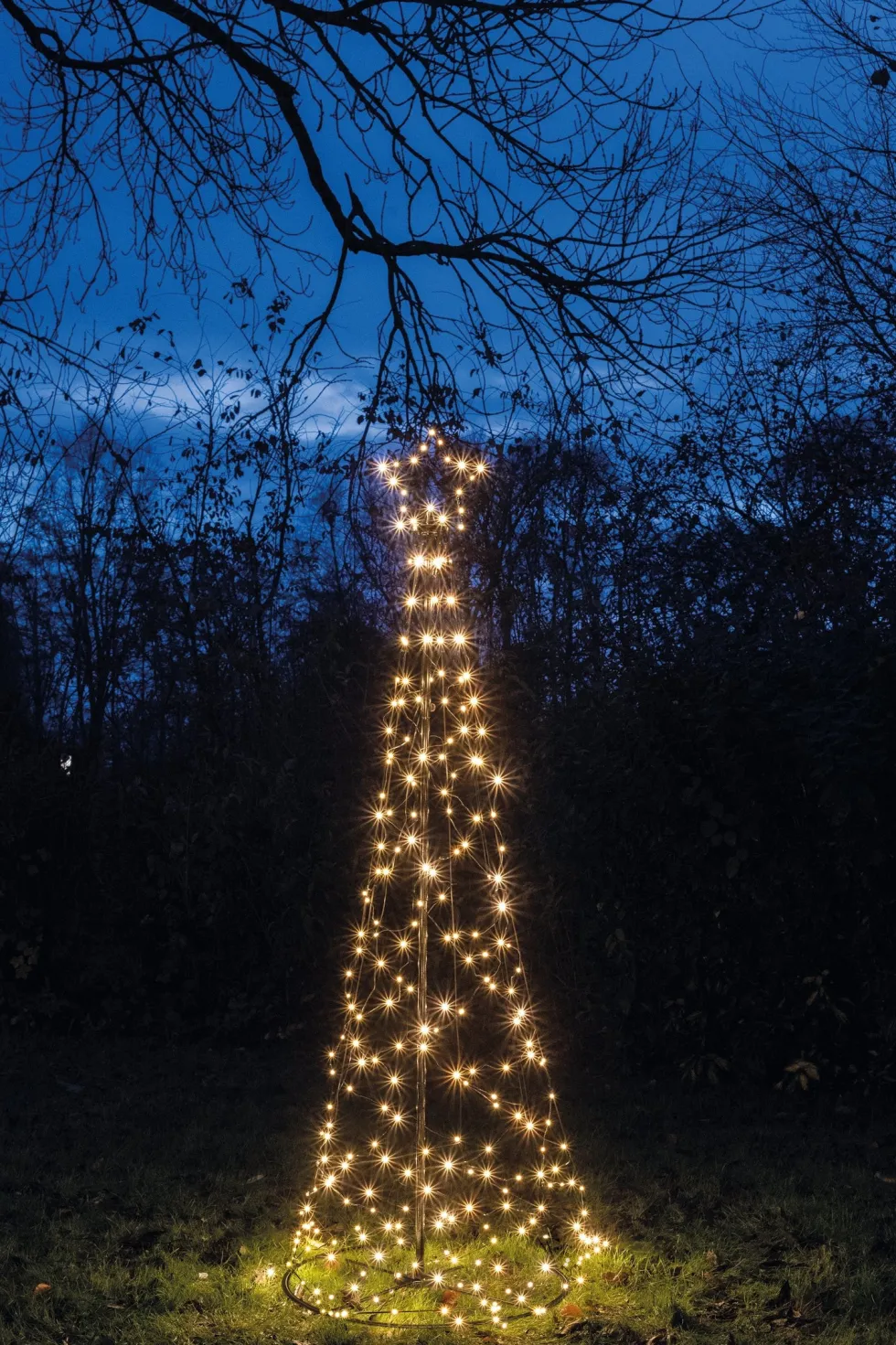 Anna's Collection vlaggenmast kerstboom op frame met 236 lampjes classic warm H 2 m