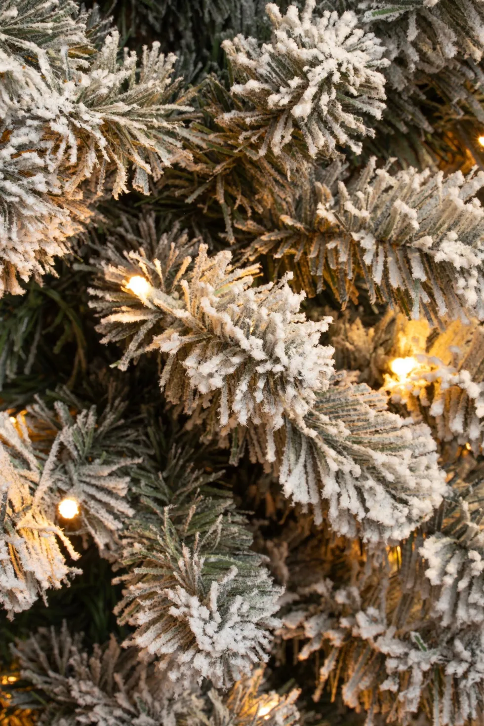 Black Box kunstkerstboom Charlton besneeuwd met 230 lampjes warm wit D 63 H 260 cm