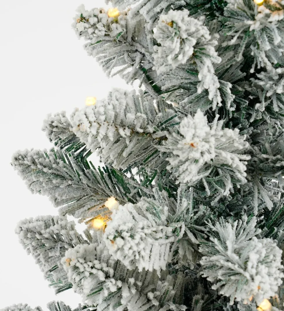 Black Box kunstkerstboom Gerlos besneeuwd op jute voet met 60 lampjes warm wit D 51 H 120 cm