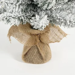 Black Box kunstkerstboom Gerlos besneeuwd op jute voet met 30 lampjes warm wit D 36 H 75 cm