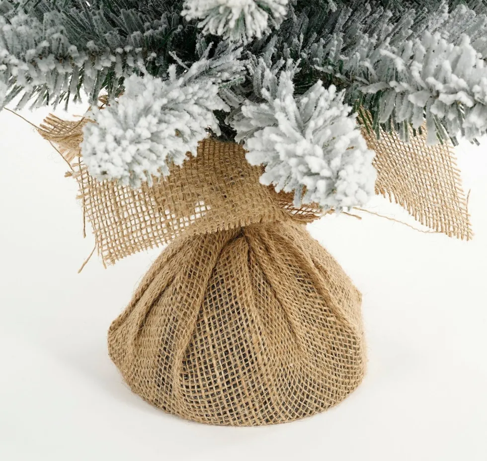 Black Box kunstkerstboom Gerlos besneeuwd op jute voet D 41 H 90 cm