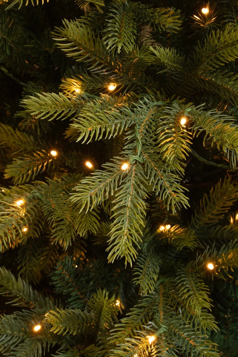 Black Box kunstkerstboom Grand Fir met 400 lampjes warm wit D 132 H 185 cm