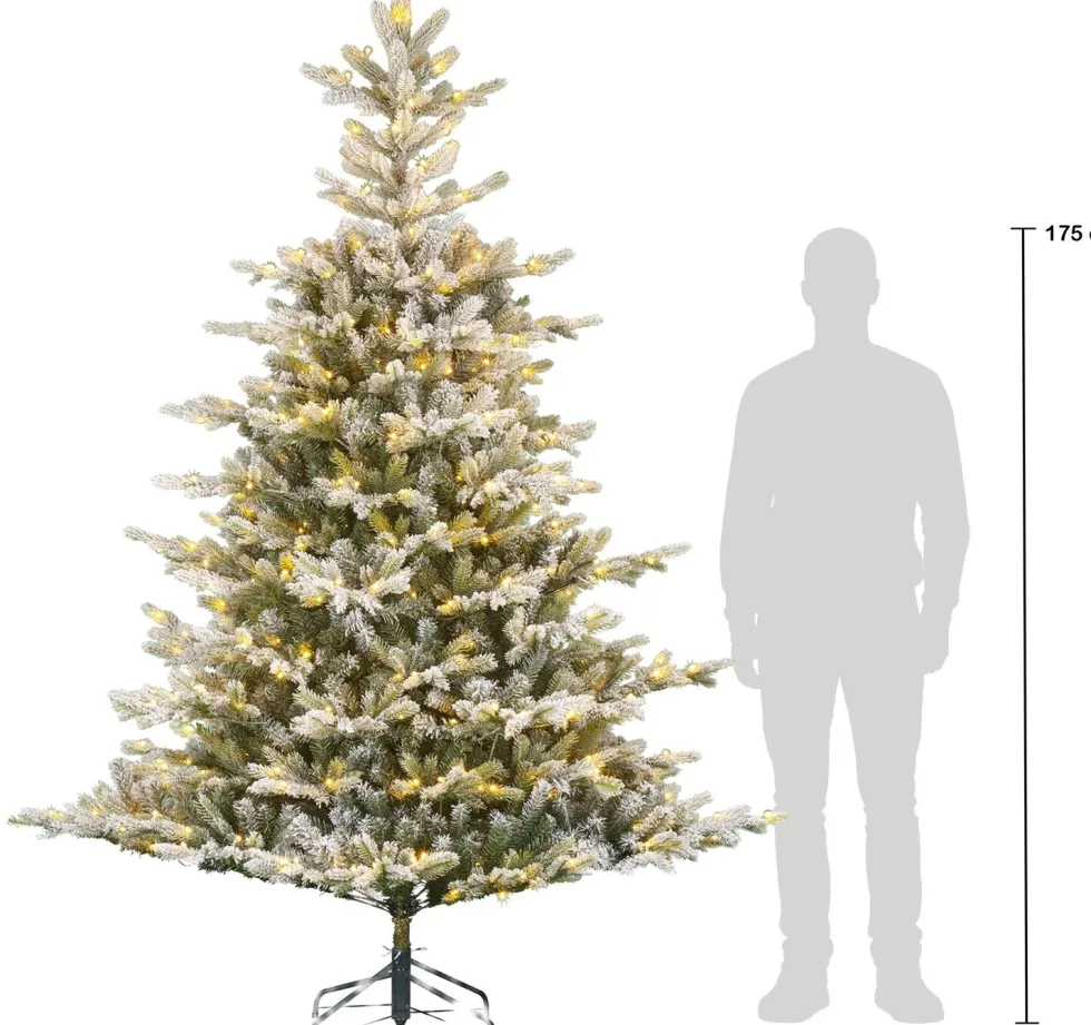 Black Box kunstkerstboom Grand Fir besneeuwd met 700 lampjes warm wit D 162 H 230 cm