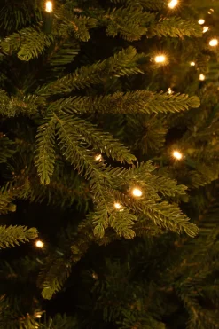 Black Box kunstkerstboom Hanson met 380 lampjes warm wit D 140 H 215 cm