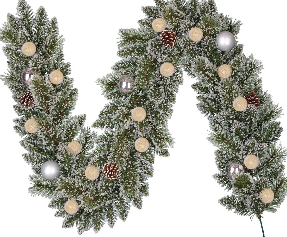 Black Box Trees guirlande Kaprun besneeuwd kerstballen zilver met 15 lampjes warm wit 180 cm