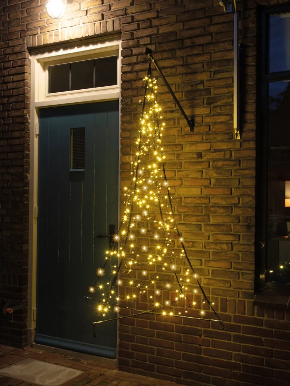 Fairybell vlaggenstok kerstboom met 240 led lampjes warm wit H 1,5 m