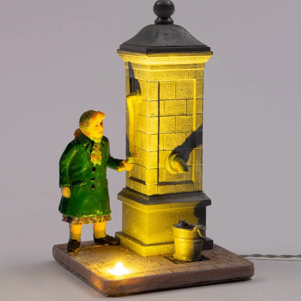 Intratuin De Brink kerstdorpminiatuur waterpomp 6,2 x 6,2 x 10,5 cm