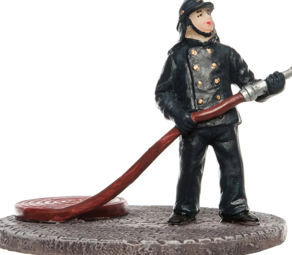 Intratuin De Brink kerstdorpminiatuur brandweerman met slang 8,5 x 6,8 x 7,5 cm