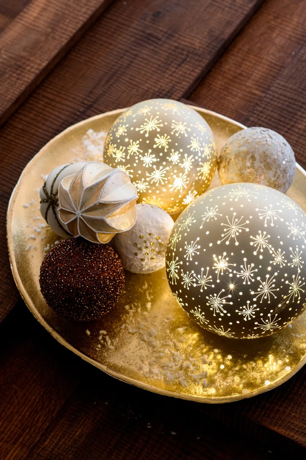 Intratuin kerstbal Scariff druppel crème D 8 cm