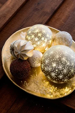 Intratuin kerstbal wit / goud kleine stippen D 7 H 7 cm
