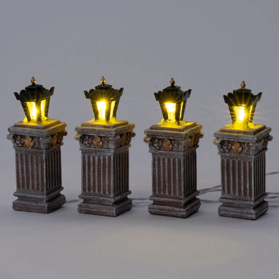 Intratuin kerstdorpminiatuur lantaarn op sokkel 2,1 x 2,1 x 7 cm 4 stuks