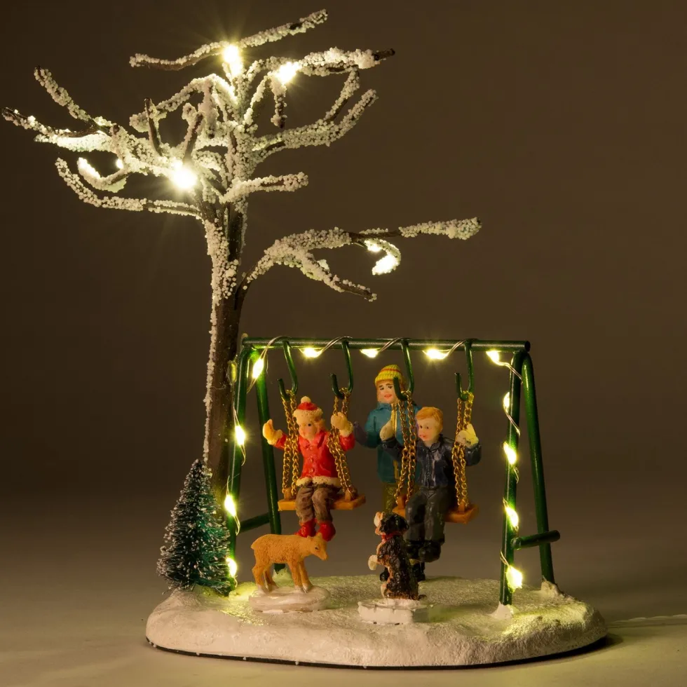 Intratuin kerstdorpminiatuur kinderen op schommel 13 x 10 x 14 cm