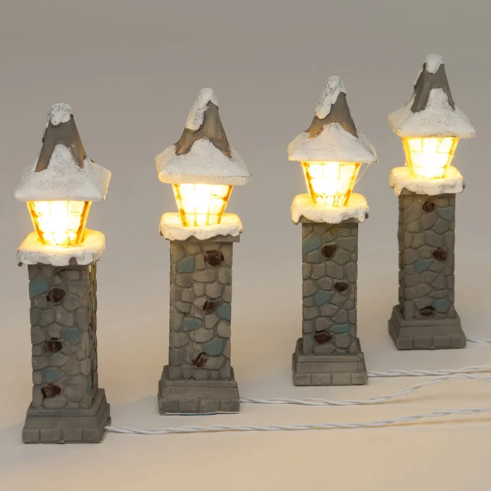 Intratuin kerstdorpminiatuur pilaar met lamp 2 x 2 x 8 cm