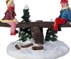 Intratuin kerstdorpminiatuur samen op de wip 7,2 x 6,8 x 5,6 cm