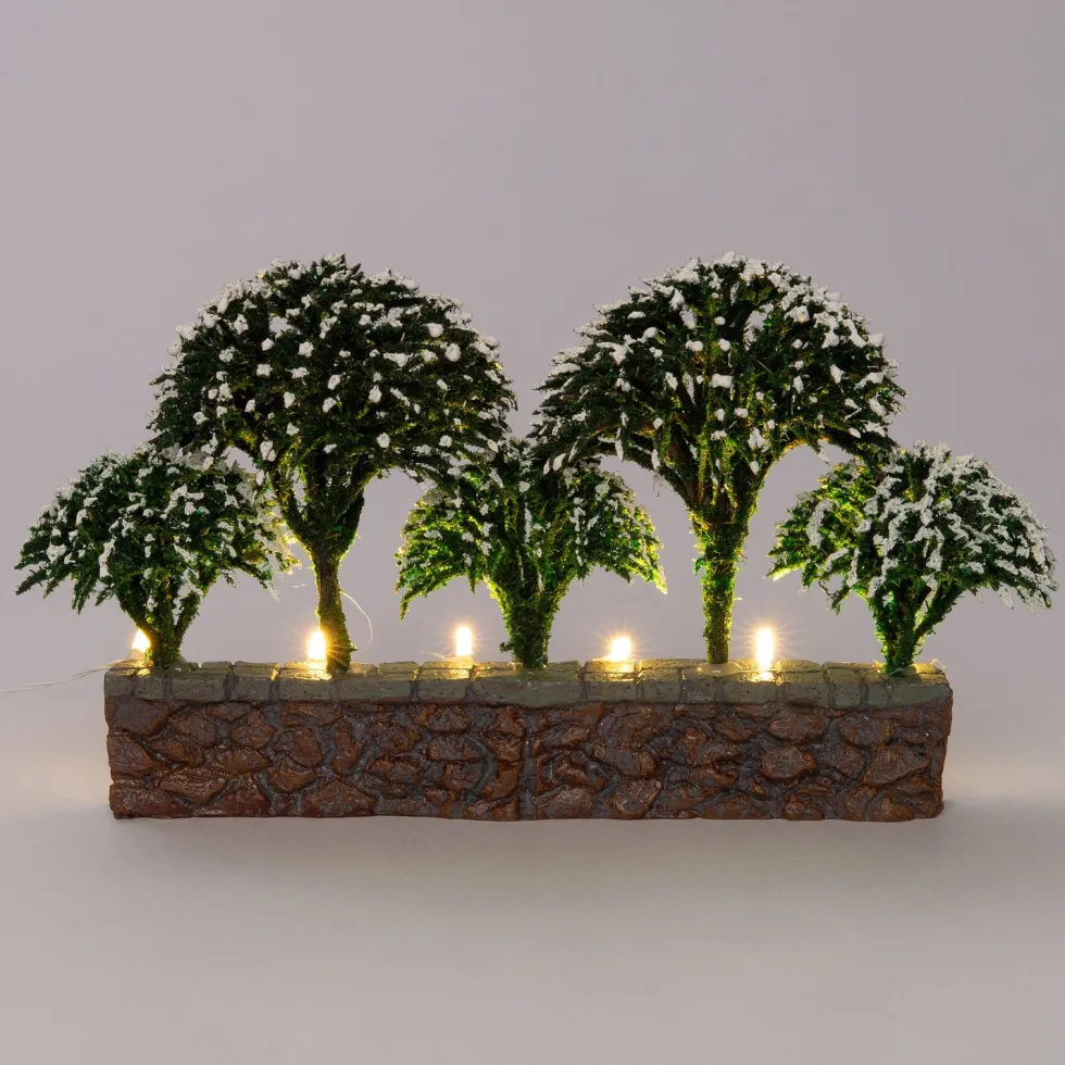 Intratuin kerstdorpminiatuur bomen op een muur 20 x 8 x 12 cm