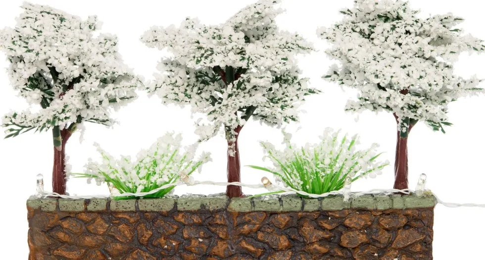 Intratuin kerstdorpminiatuur muur met besneeuwde bomen 20 x 7,5 x 11 cm