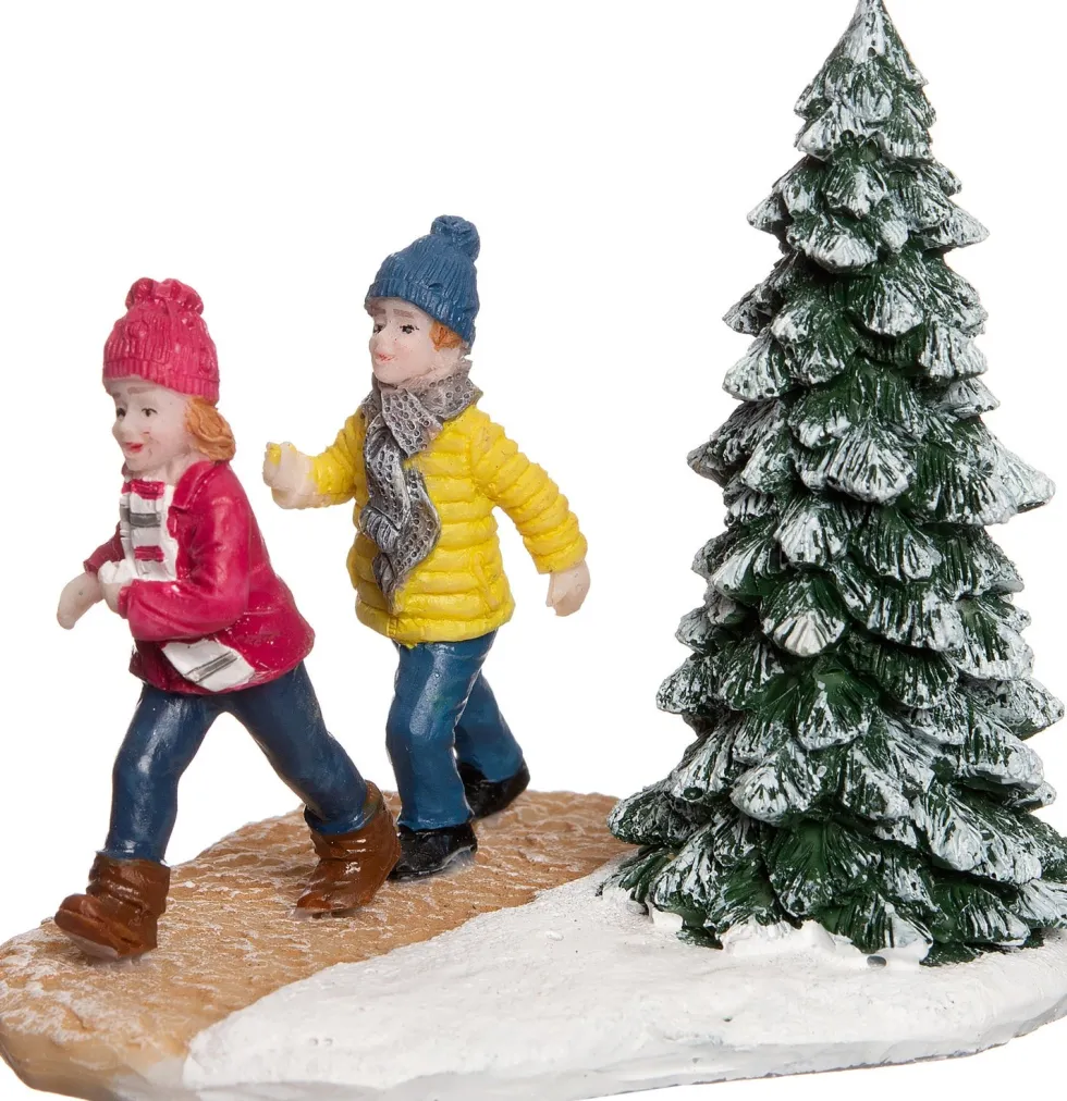 Intratuin kerstdorpminiatuur kinderen met kerstboom 7,8 x 6 x 7,2 cm