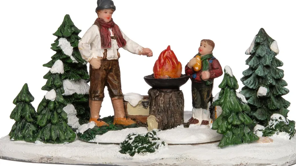 Intratuin kerstdorpminiatuur kampvuur met man en kind 15 x 8,5 x 8 cm