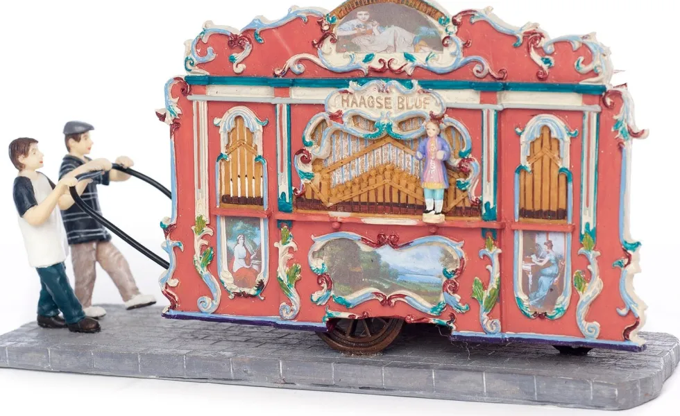 Intratuin kerstdorpminiatuur draaiorgel H 22 cm