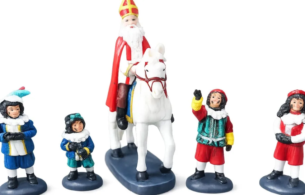 Intratuin kerstdorpminiatuur sint en roetveeg pieten 5 x 6 x 7 cm 5-delig