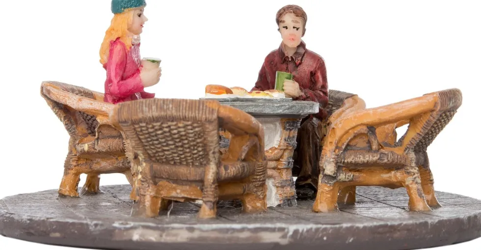 Intratuin kerstdorpminiatuur terras met 2 mensen D 11 H 5 cm