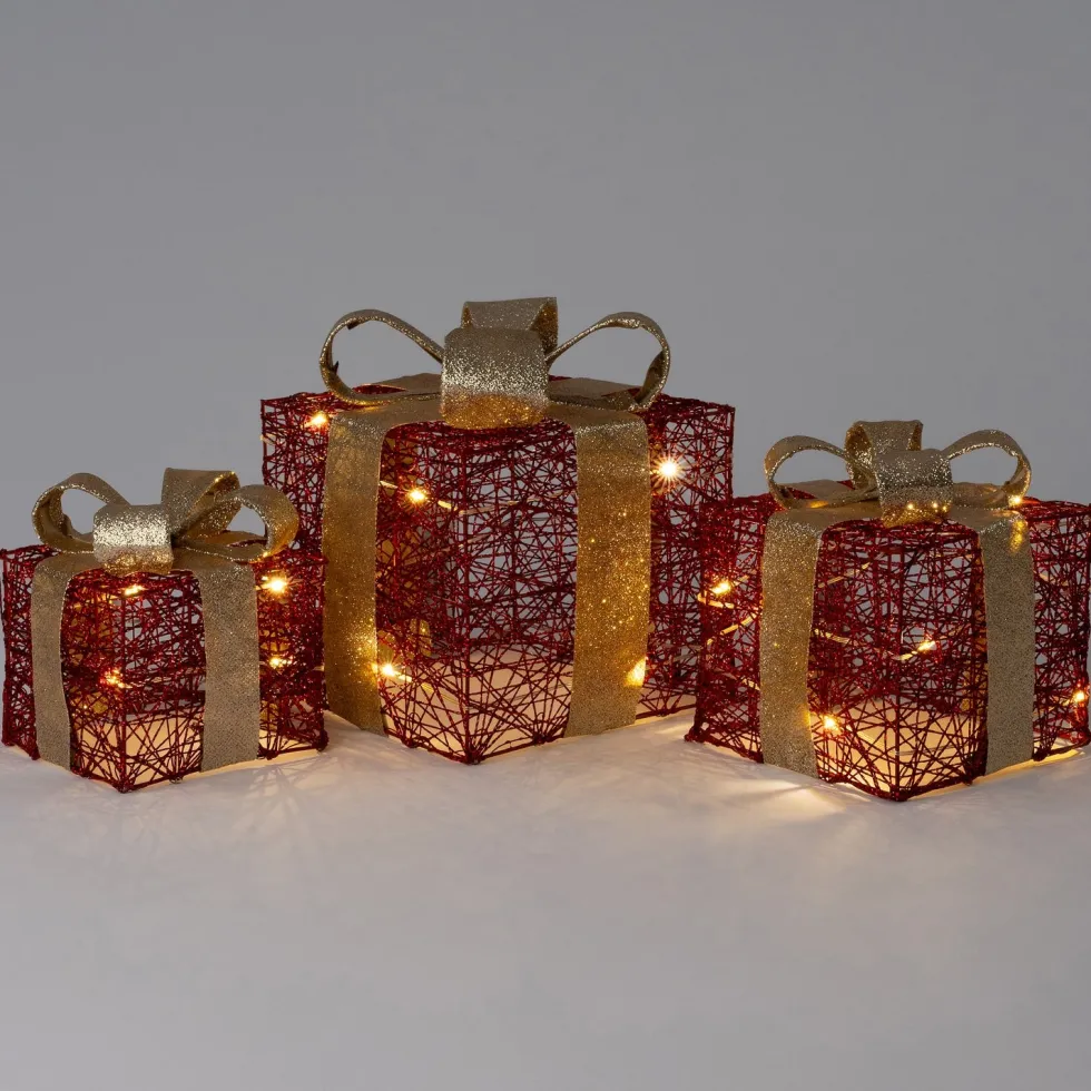 Intratuin kerstfiguur Koro cadeau rood / goud met verlichting 15 x 15 x 18 cm