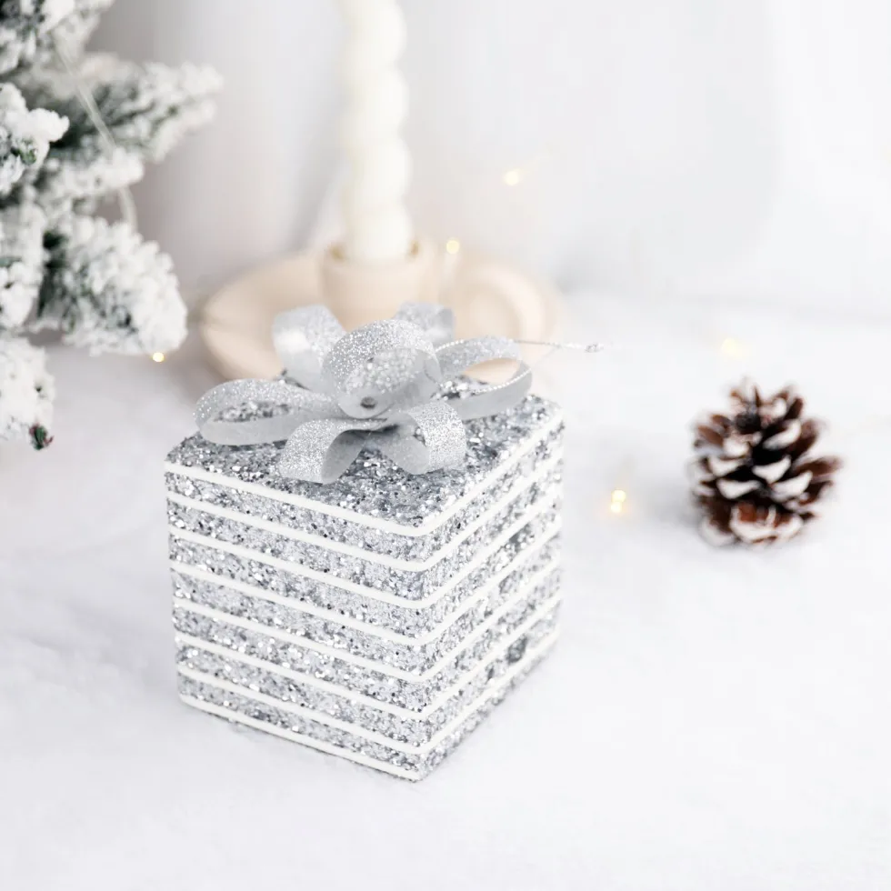 Intratuin kerst ornament Lahja cadeau zilver streep 8 x 8 x 12 cm