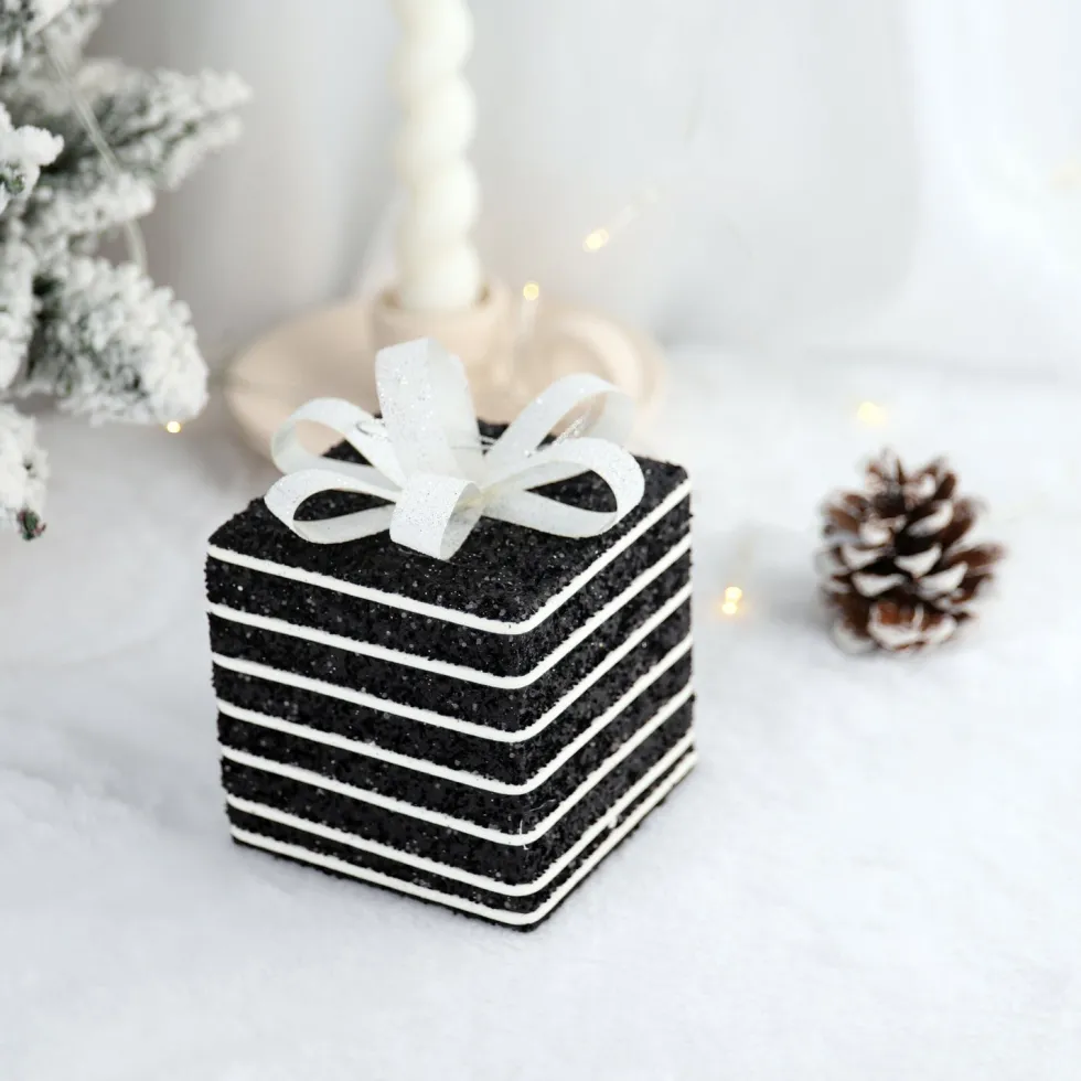 Intratuin kerst ornament Lahja cadeau zwart streep 8 x 8 x 12 cm