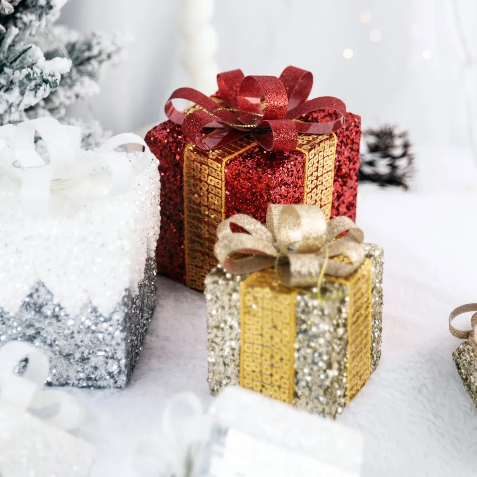 Intratuin kerst ornament Lahja cadeau rood pailletten 6 x 6 x 8,5 cm