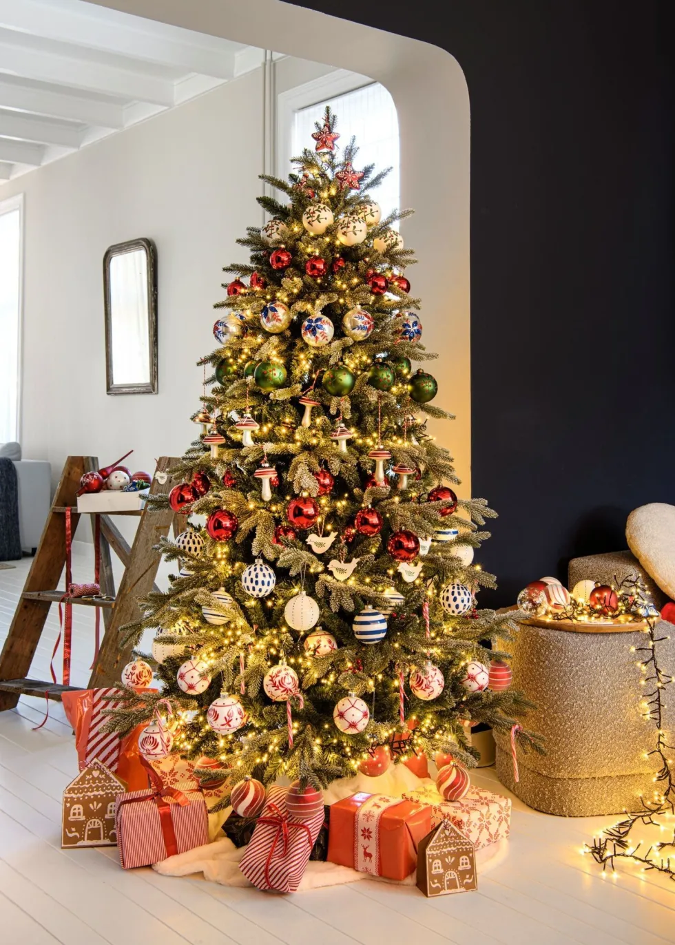 Intratuin kunstkerstboom Glis besneeuwd D 140 H 215 cm