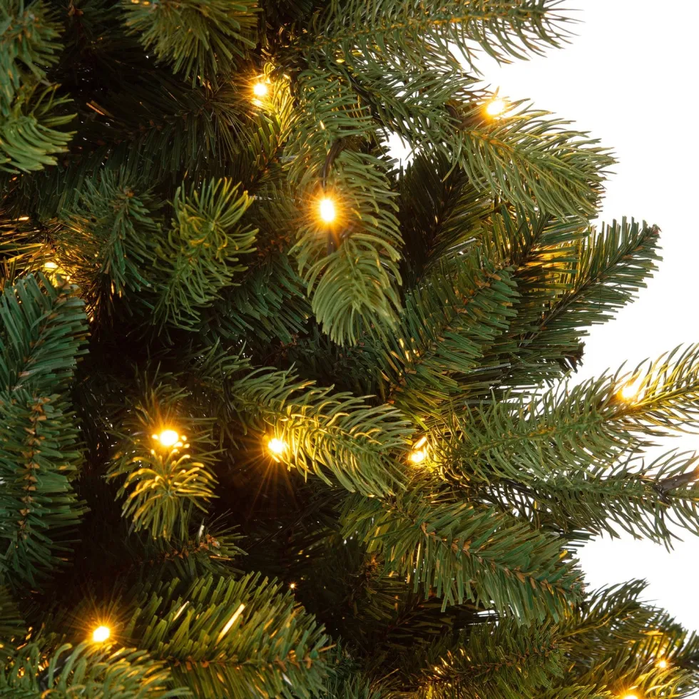 Intratuin kunstkerstboom Sven met 360 LED lampjes warm wit D 136 H 210 cm