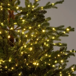 Intratuin kunstkerstboom Svea met 3000 lampjes warm wit D 155 H 210 cm