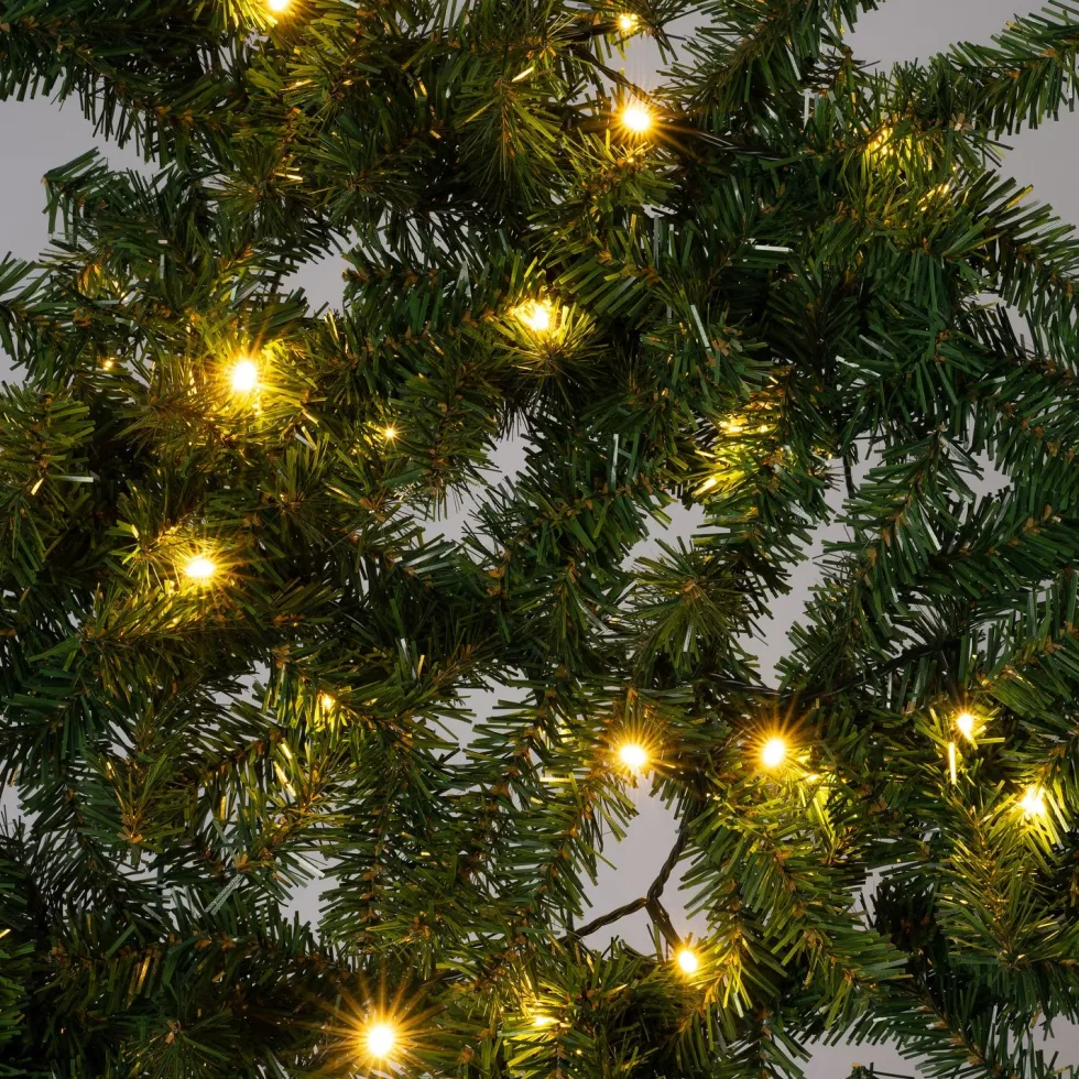 Intratuin kunstkerstboom voor aan muur met 130 lampjes 90 x 180 cm