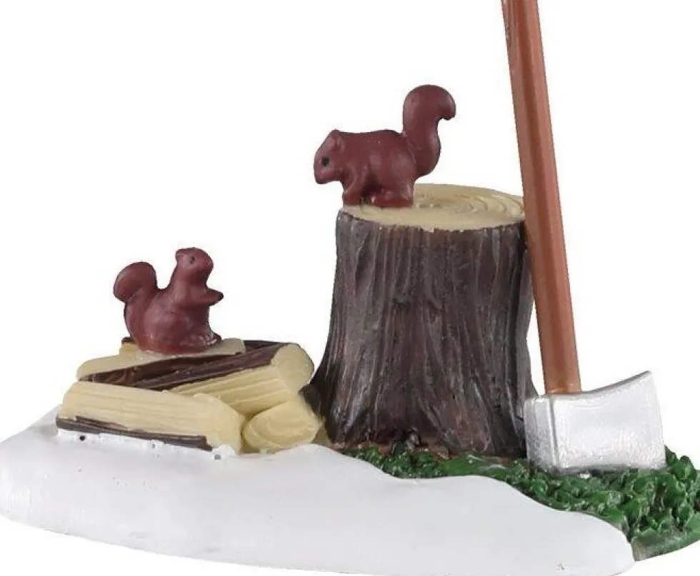 Lemax General kerstdorpminiatuur axe and logs (boomstam eekhoorn) 5,3 x 3,8 x 4,1 cm