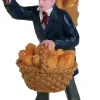 Lemax kerstdorpminiatuur bread peddler (broodverkoper) 3,5 x 4 x 7 cm