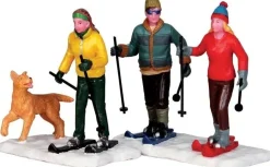 Lemax kerstdorpminiatuur cross country friends (skiërs vrienden) H 7,5 cm