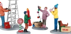 Lemax Vail Village kerstdorpminiatuur getting ready to decorate (samen decoreren) 17 x 5,9 x 7,5 cm 4-delig