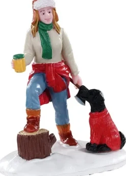 Lemax Vail Village kerstdorpminiatuur Lumberjill sonia (houthakker Sonia) 5,8 x 4 x 7 cm