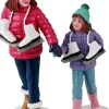 Lemax Vail Village kerstdorpminiatuur skating sisters (schaatsende zussen) 3,4 x 4,3 x 7,2 cm 2-delig