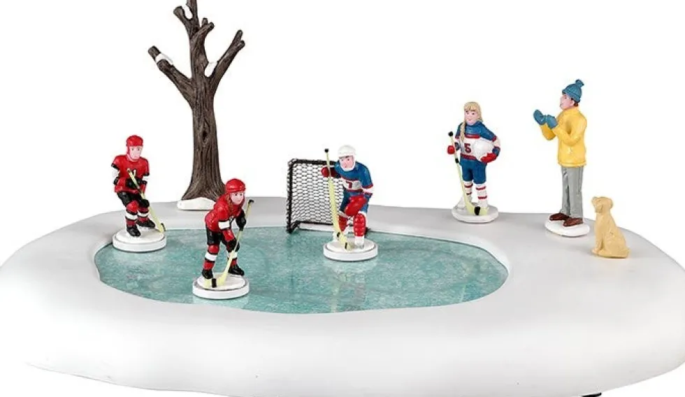 Lemax Vail Village kerstdorpminiatuur girls play hockey too (ijshockey) 28,5 x 20 x 11,7 cm