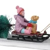 Lemax Vail Village kerstdorpminiatuur bringing home our tree (kerstboom achter slee) 13,4 x 4,1 x 5,5 cm