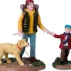 Lemax Vail Village kerstdorpminiatuur hiking buddies (wandelaars met hond) 5 x 8 x 7,4 cm 2-delig