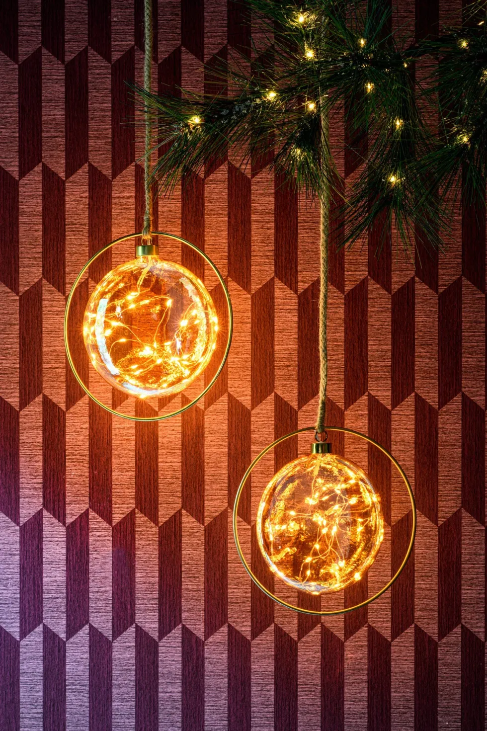 Lumineo kersthanger bal in ring oranje met verlichting 20 x 20 x 5 cm